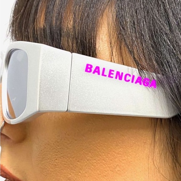 Balenciaga LED sunglasses in silver - Picture 11 of 15